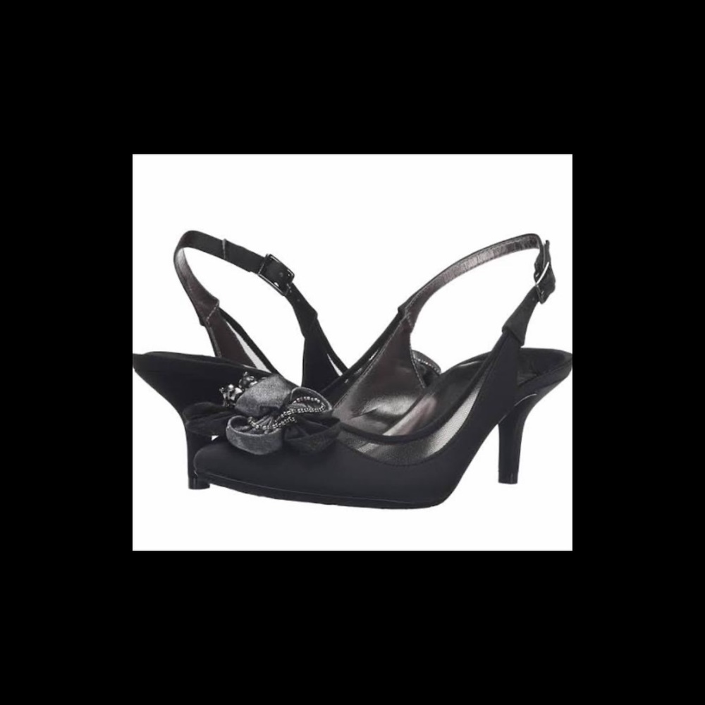 Women kitten heel